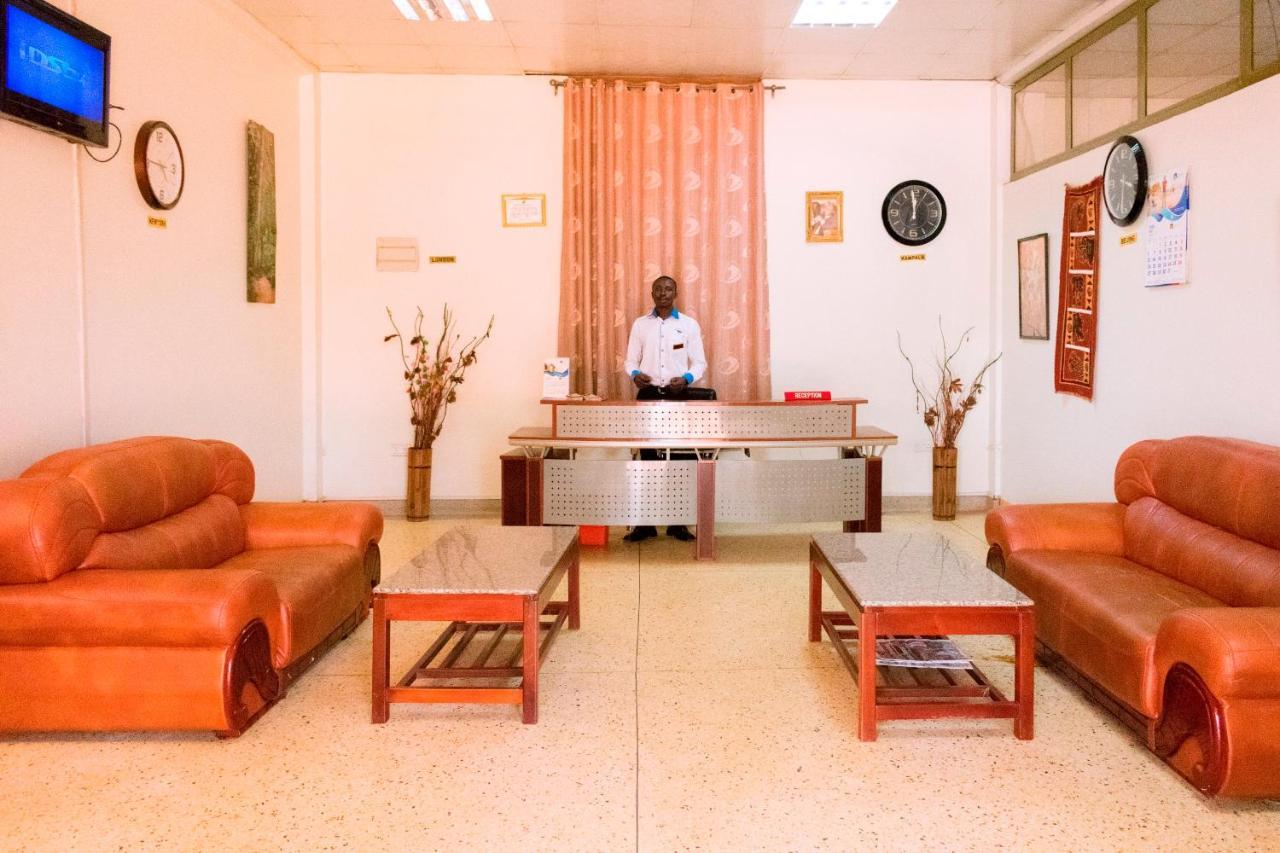 Kahondo Buffalo Hotel Kampala Makerere Buitenkant foto